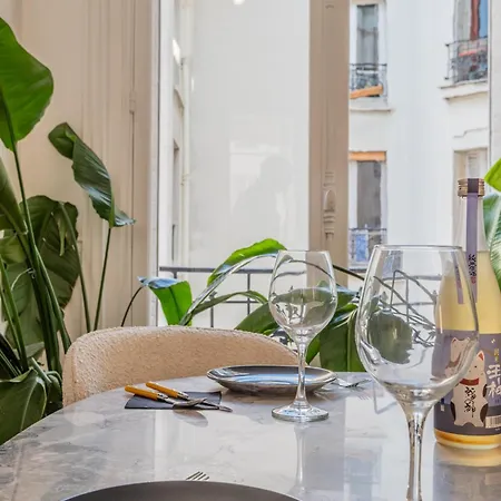 Apartment Parisian Escape And Jacuzzi And Vibes Paris
