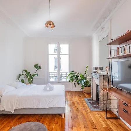 Parisian Escape And Jacuzzi And Vibes Apartment *